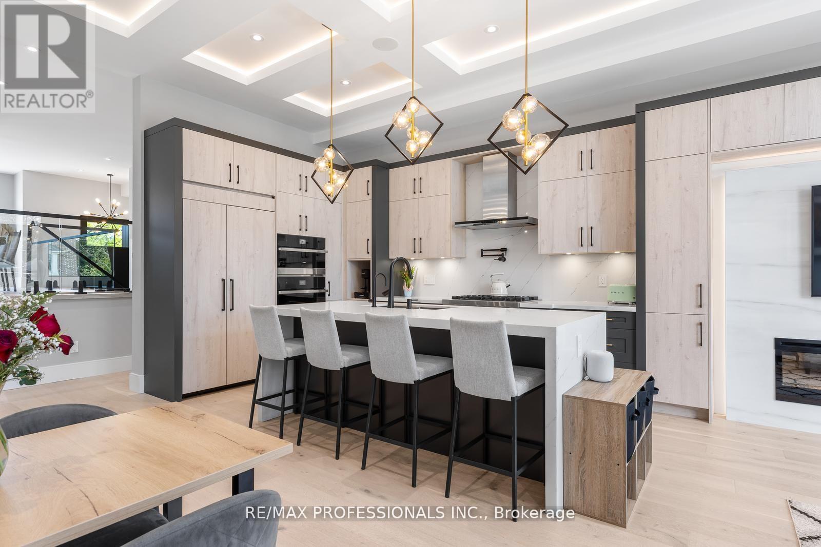 216 ALDERCREST ROAD - 11