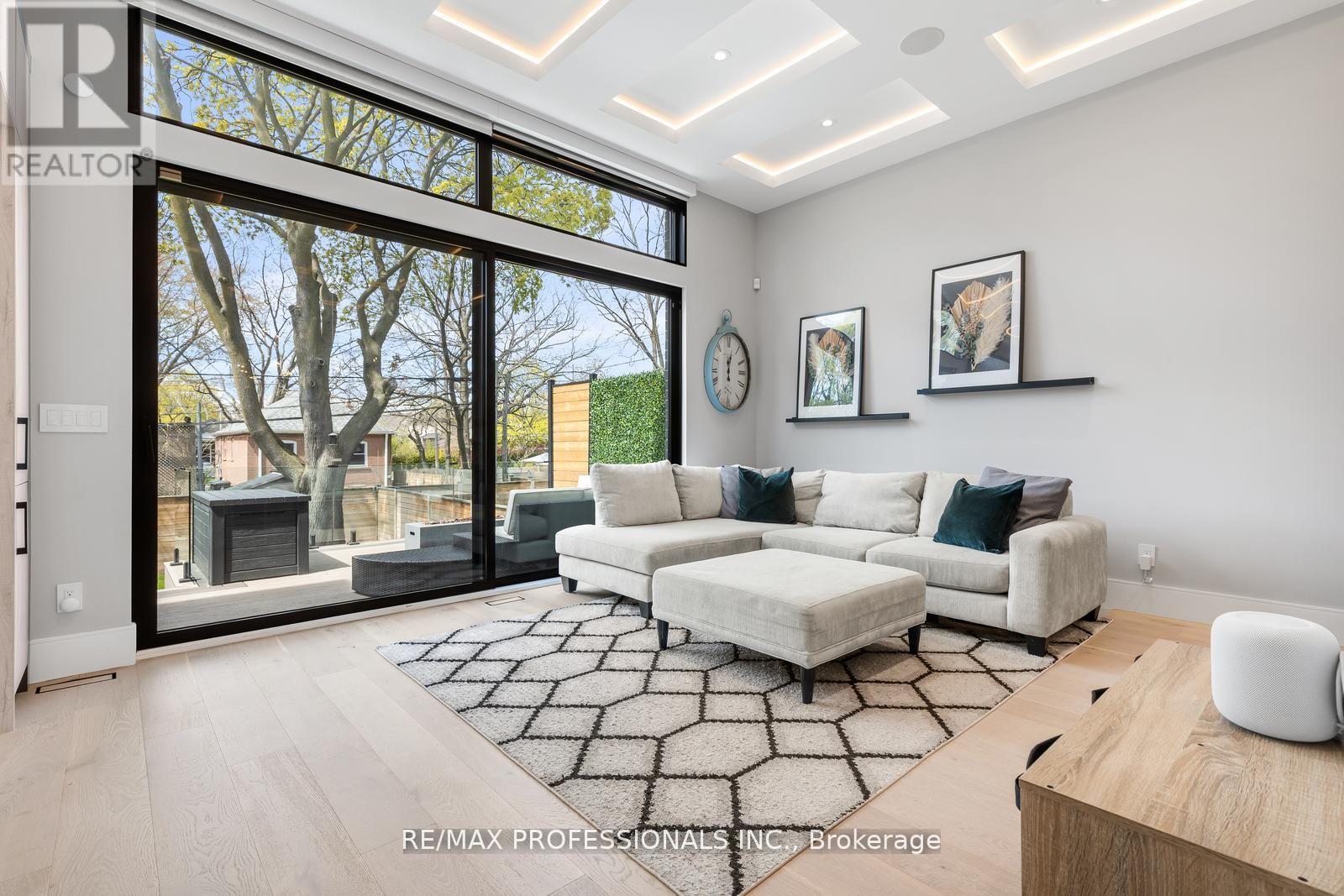 216 ALDERCREST ROAD - 13