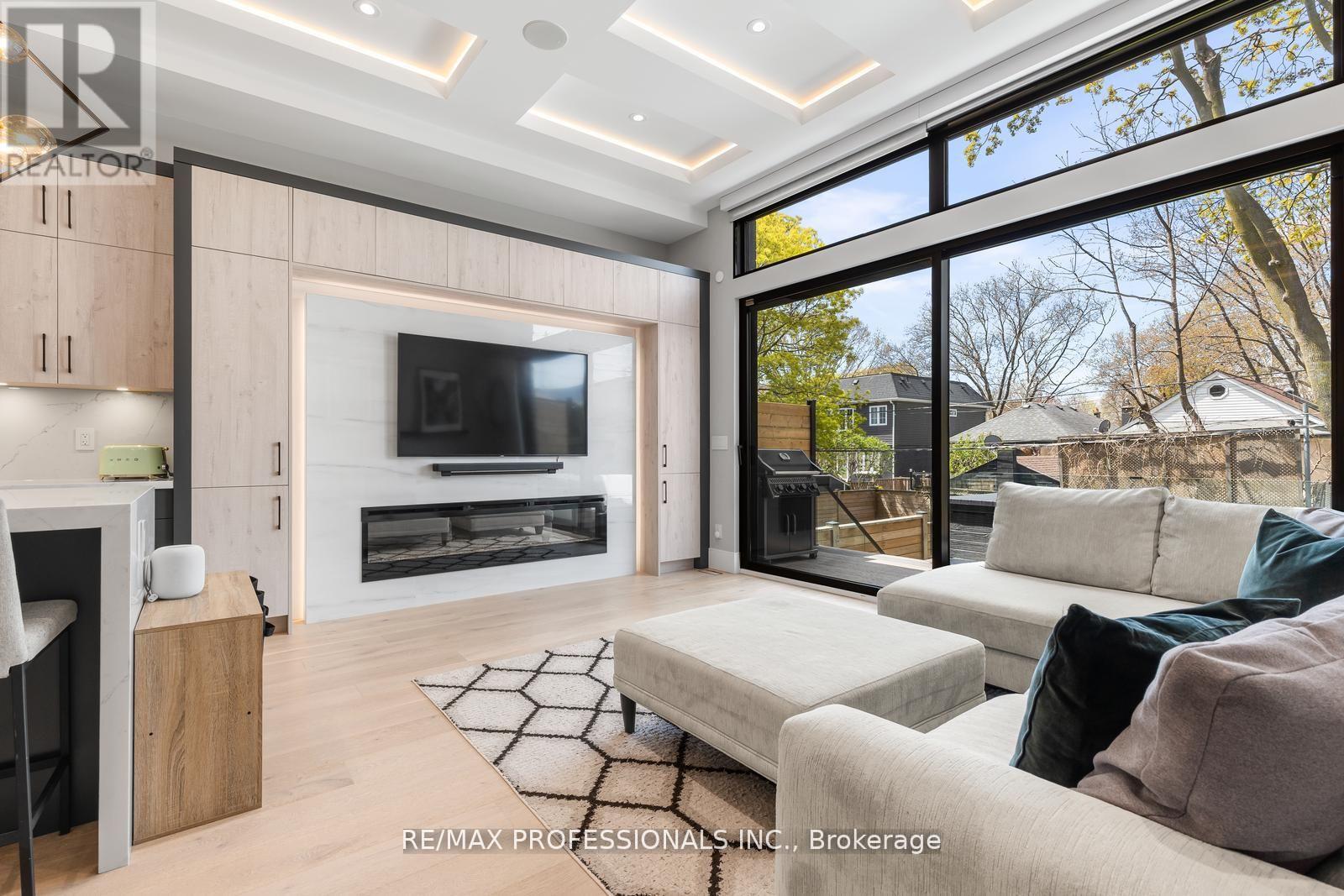 216 ALDERCREST ROAD - 14