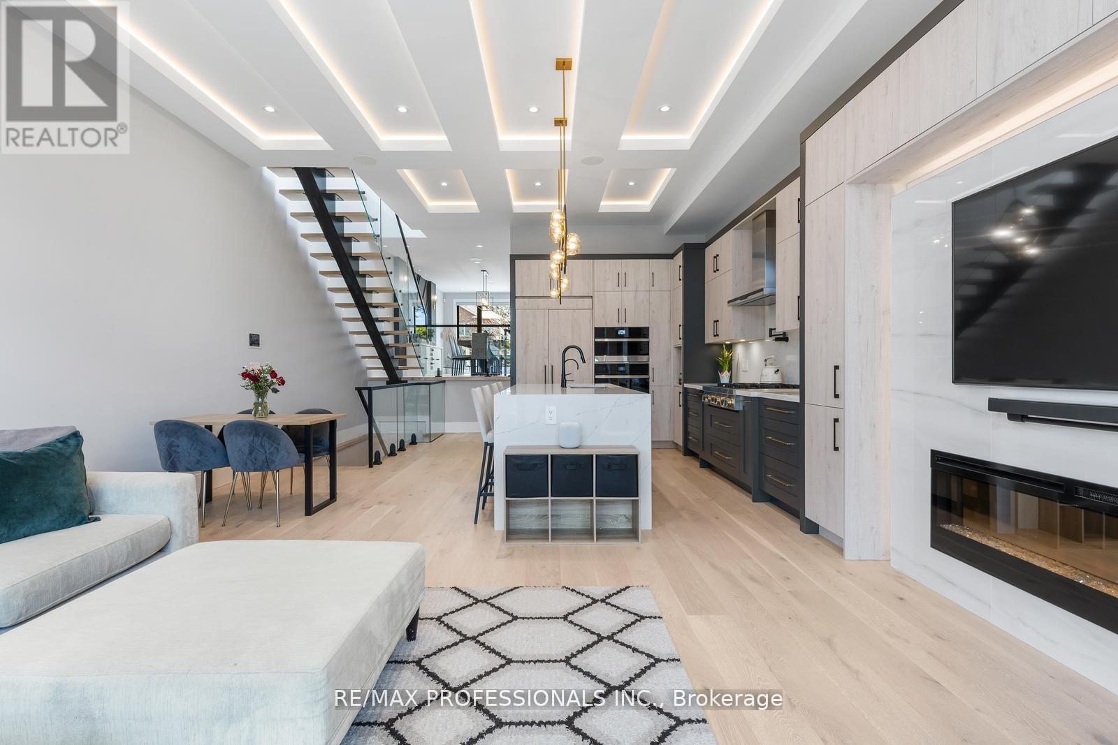 216 ALDERCREST ROAD - 17
