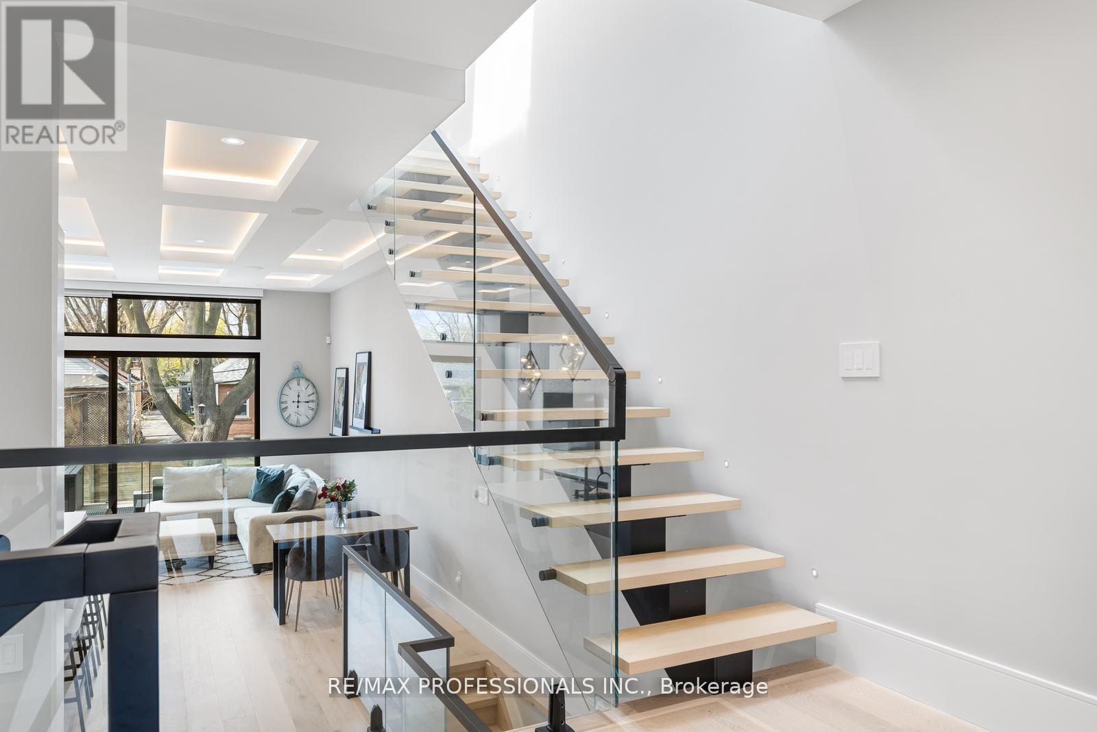 216 ALDERCREST ROAD - 19