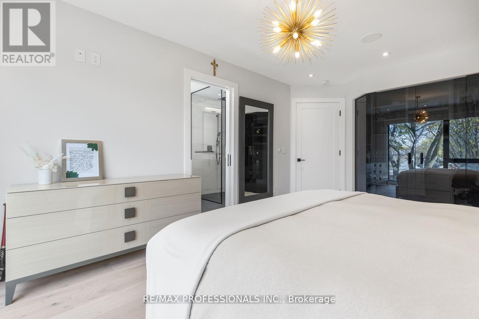 216 ALDERCREST ROAD - 25