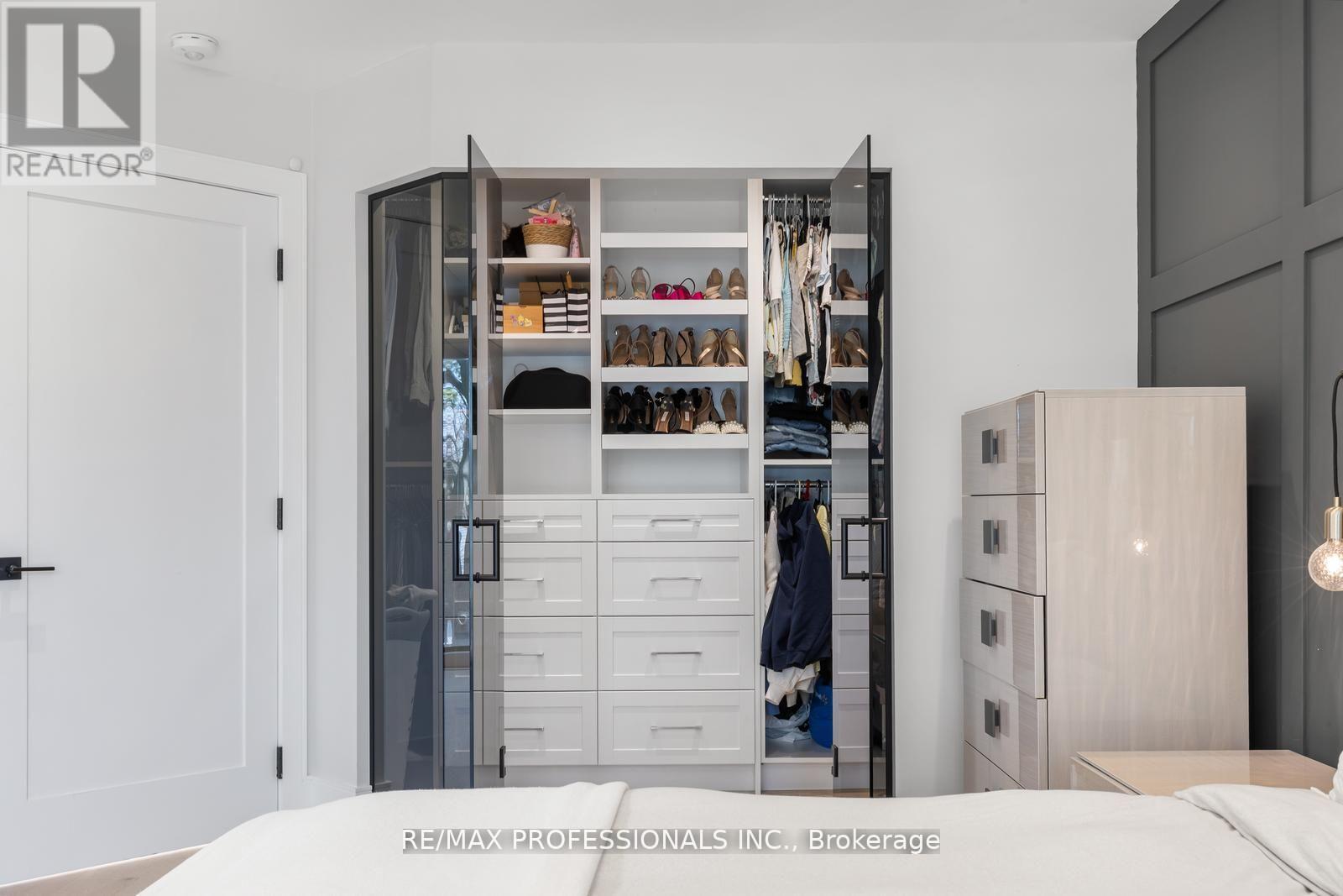 216 ALDERCREST ROAD - 27