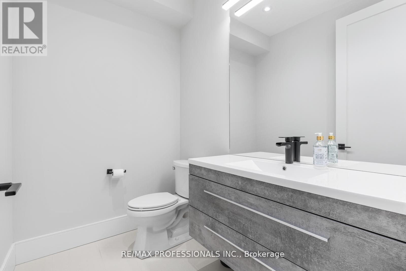 216 ALDERCREST ROAD - 37