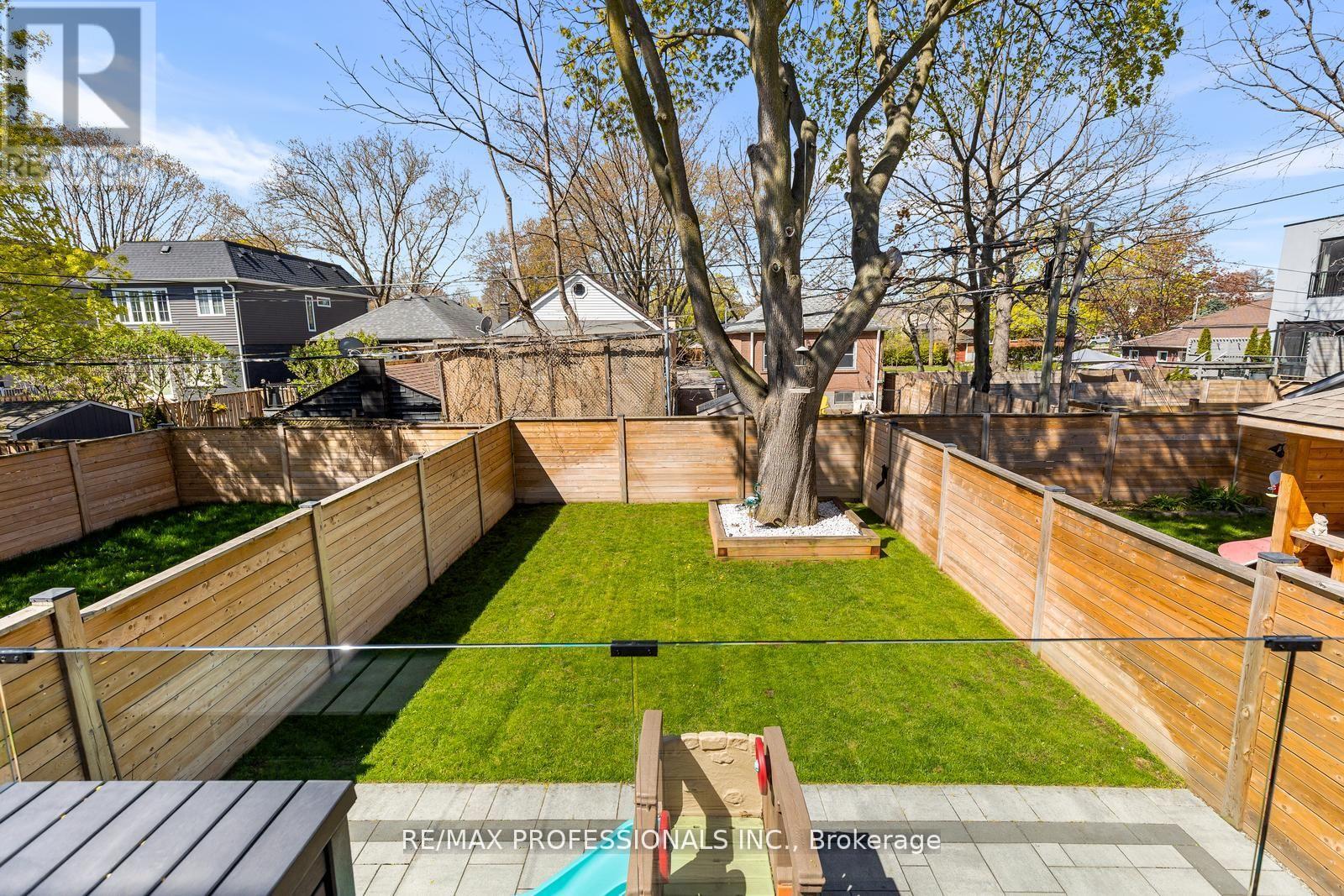 216 ALDERCREST ROAD - 40