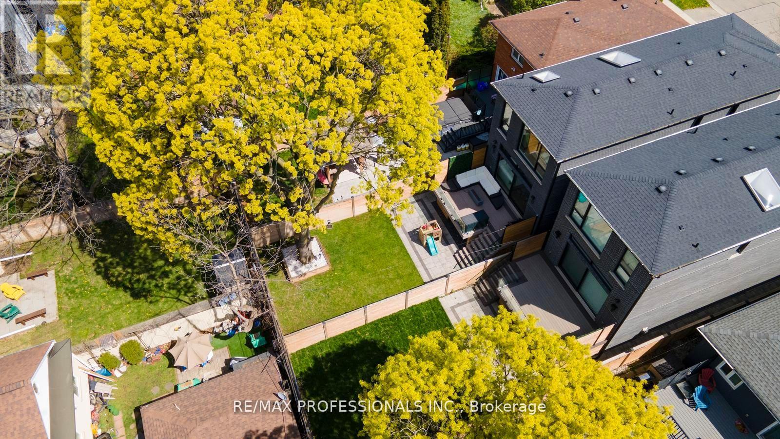 216 ALDERCREST ROAD - 44
