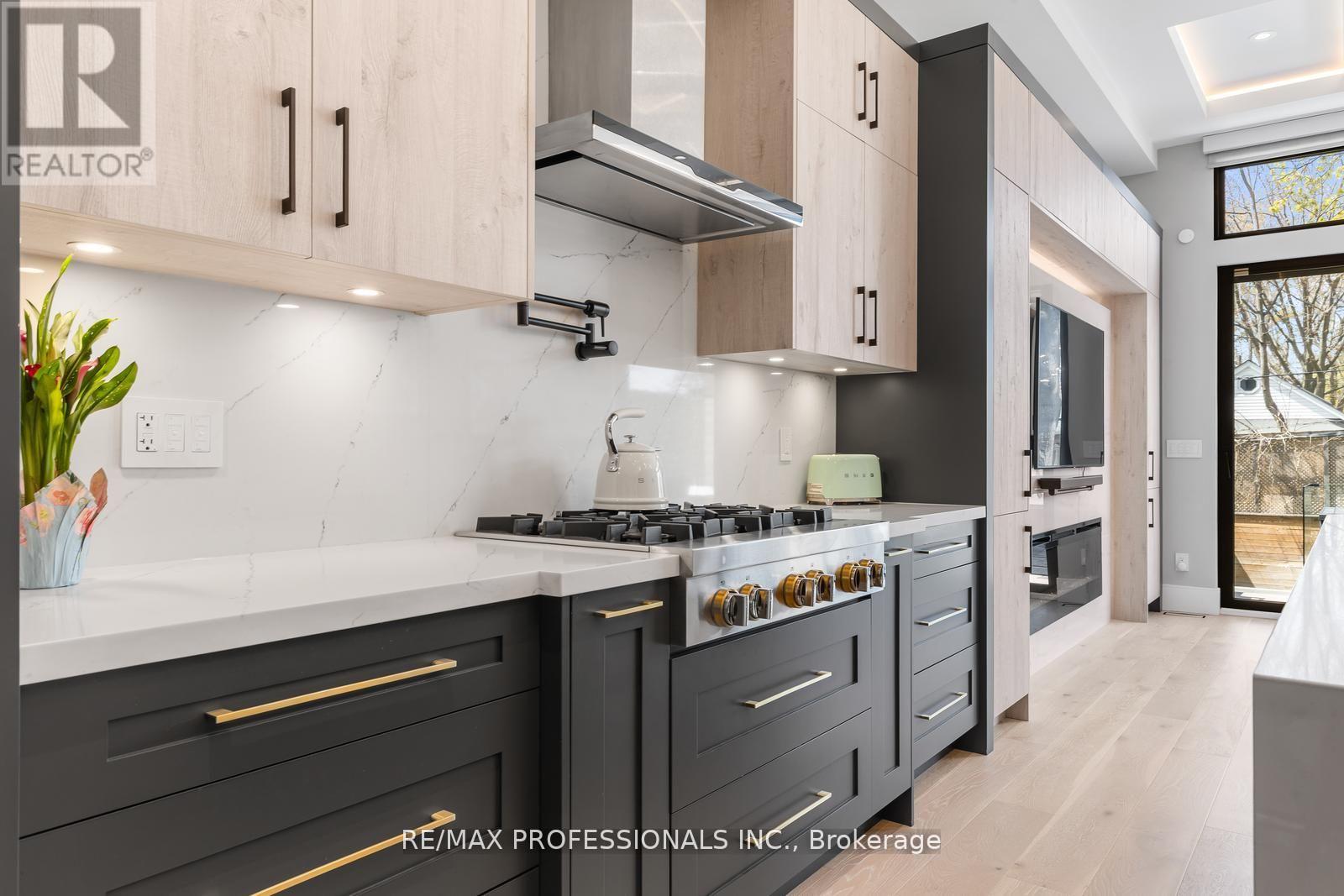 216 ALDERCREST ROAD - 8