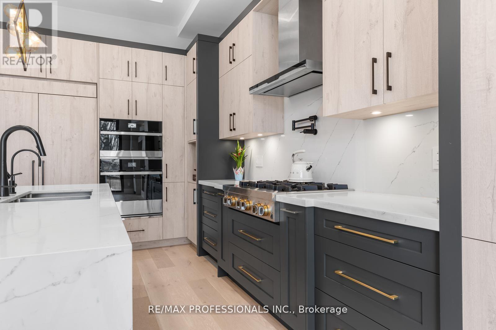 216 ALDERCREST ROAD - 9