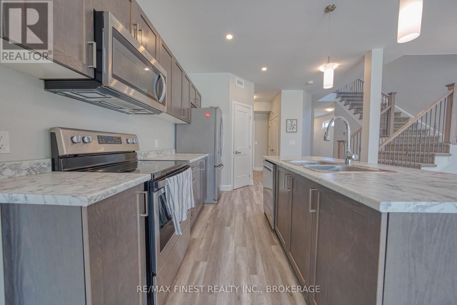 1372 ANDERSEN DRIVE - 10