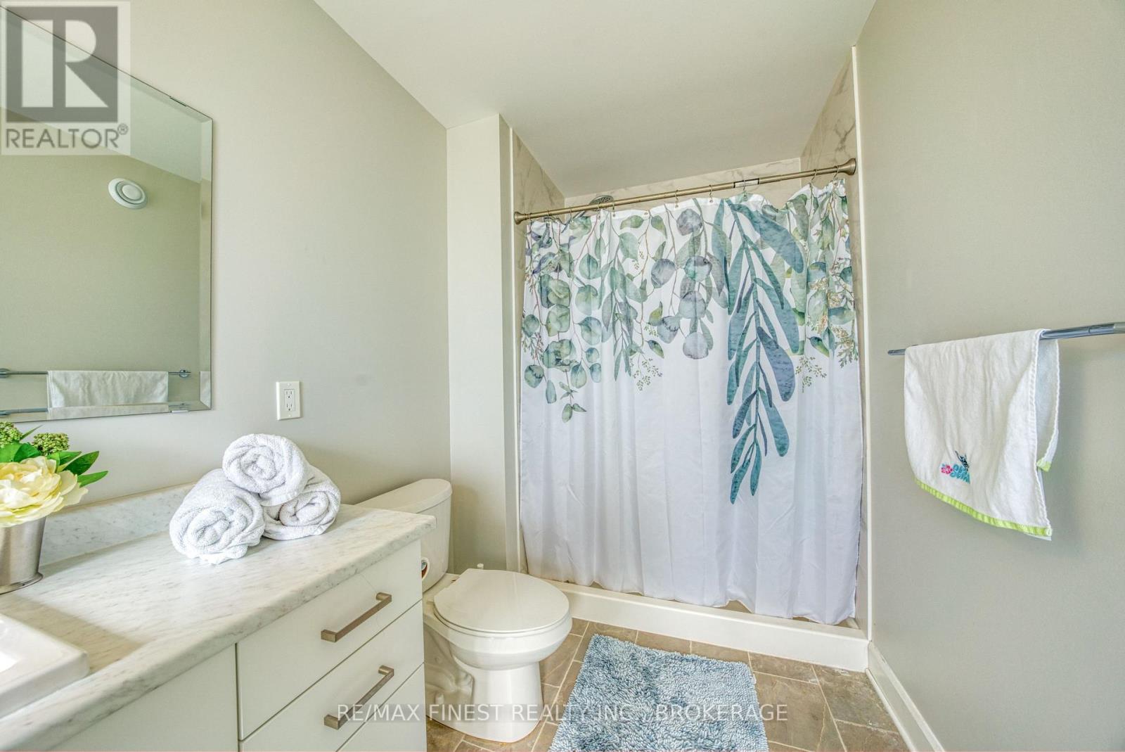 1372 ANDERSEN DRIVE - 25