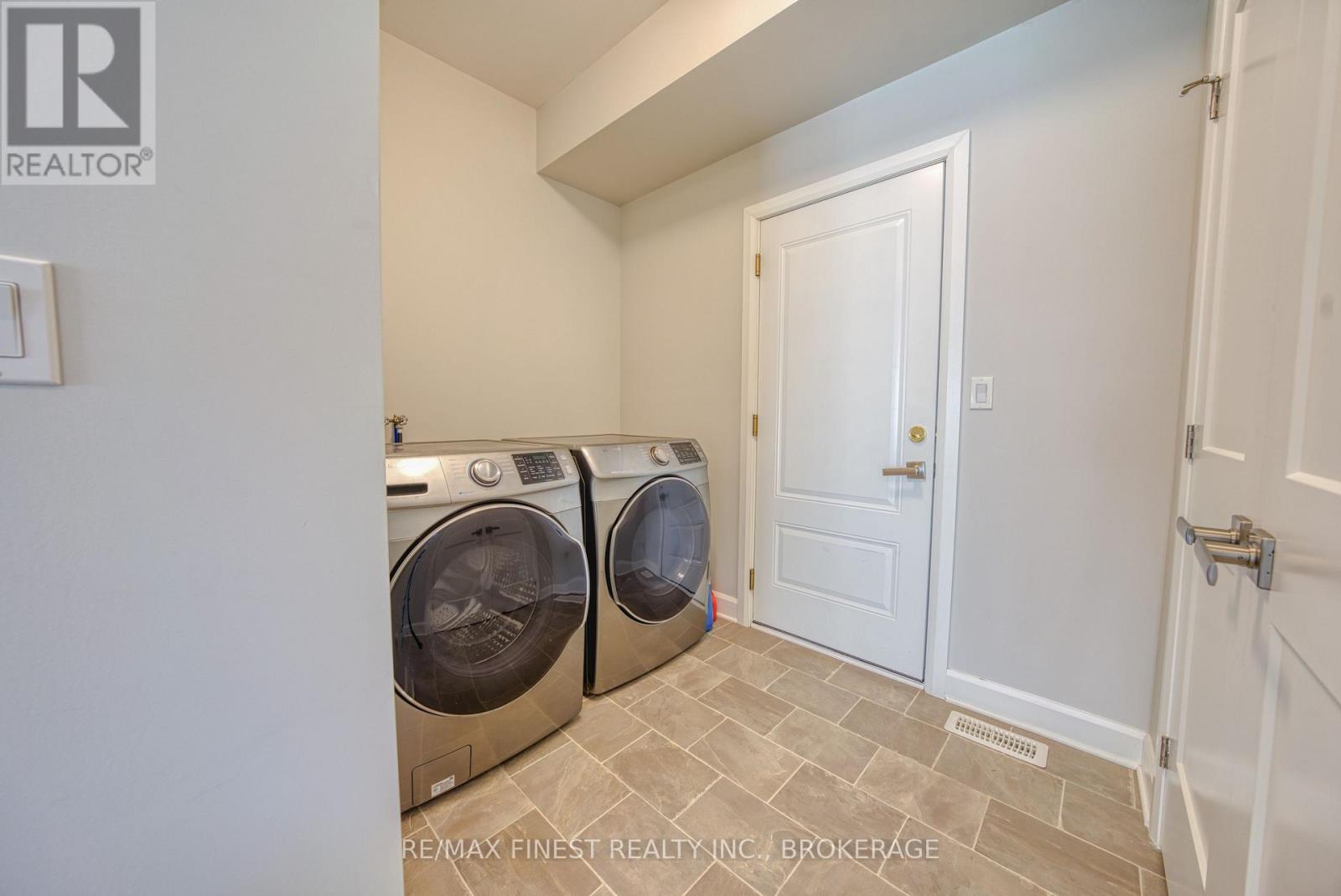 1372 ANDERSEN DRIVE - 12