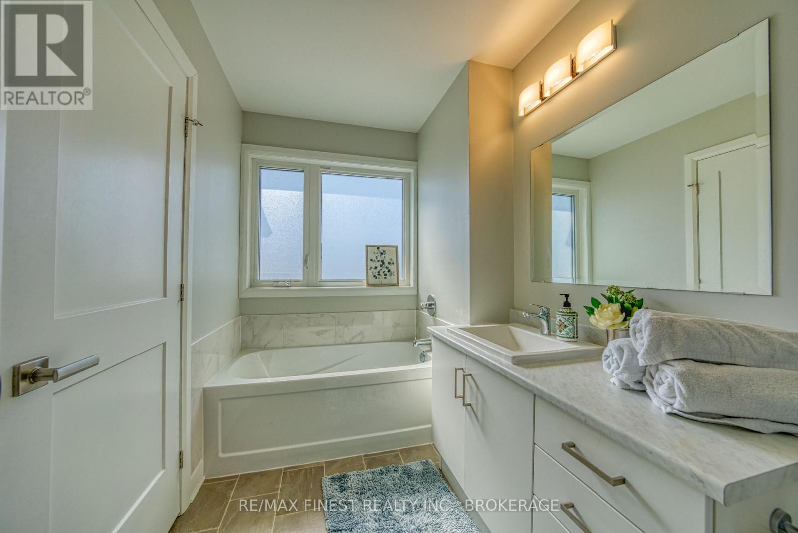 1372 ANDERSEN DRIVE - 24