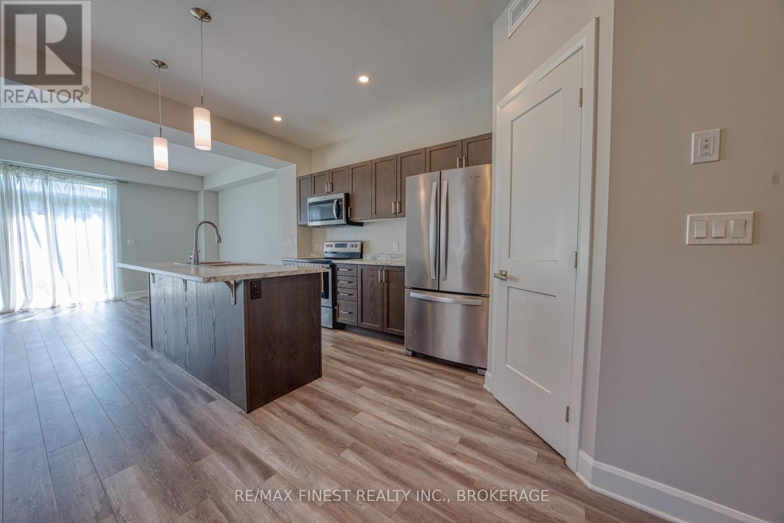 1372 ANDERSEN DRIVE - 7