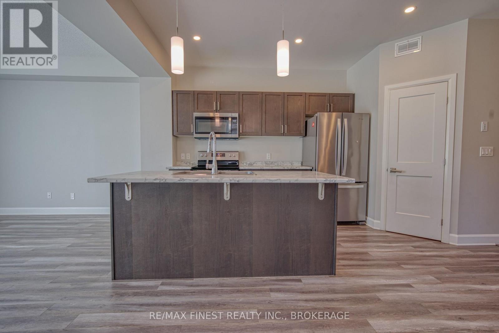 1372 ANDERSEN DRIVE - 8