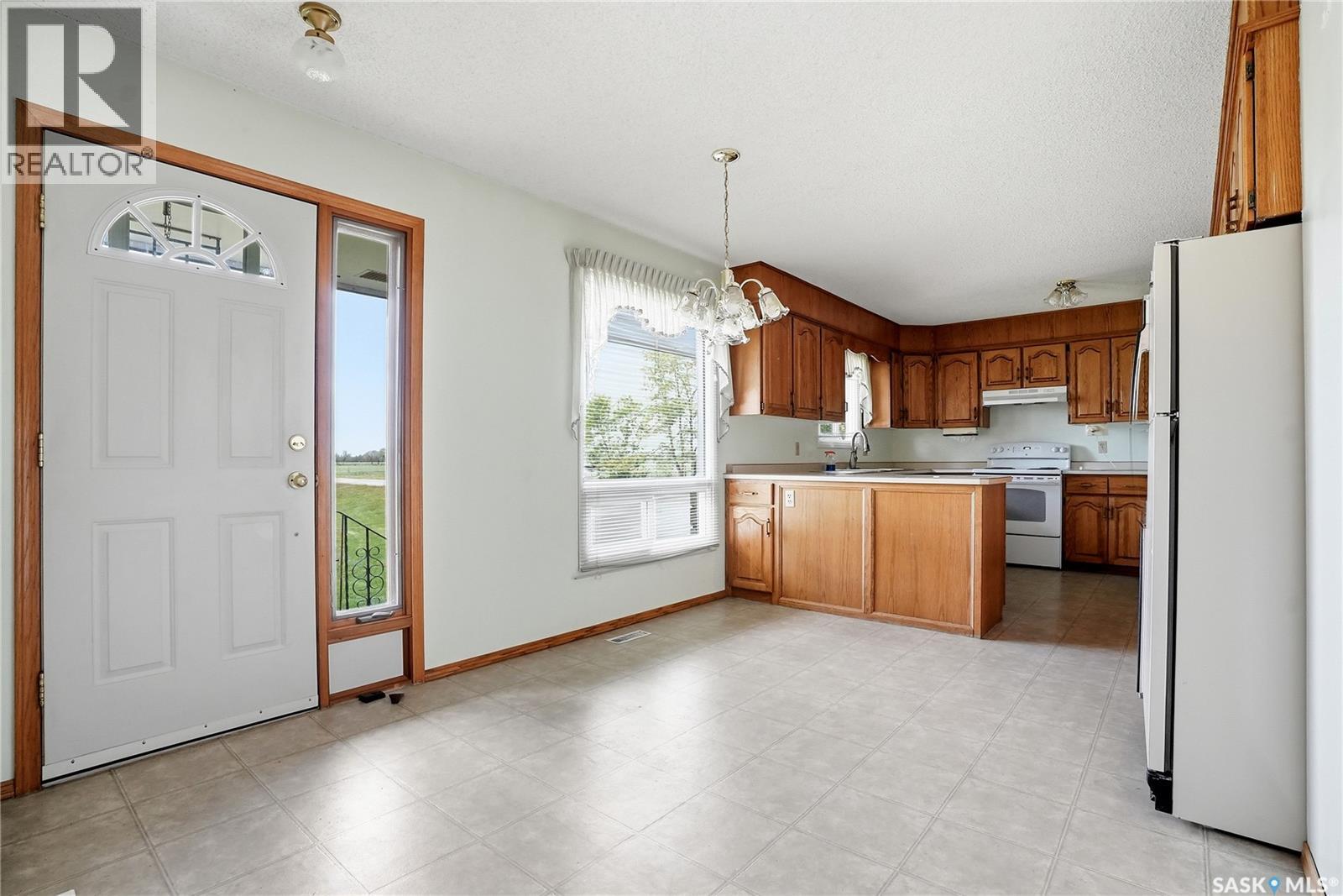 (Martensville) Friesen Acreage - 24