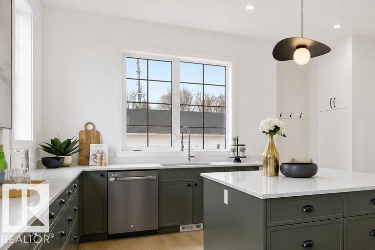 9703 68 AV NW - 16