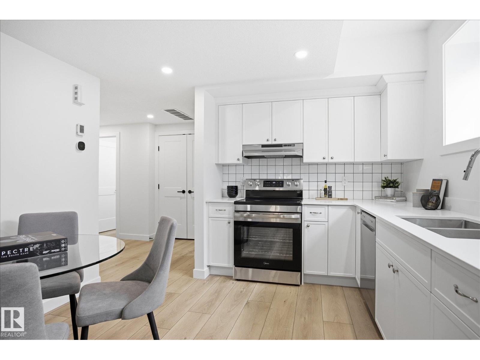 9703 68 AV NW - 34