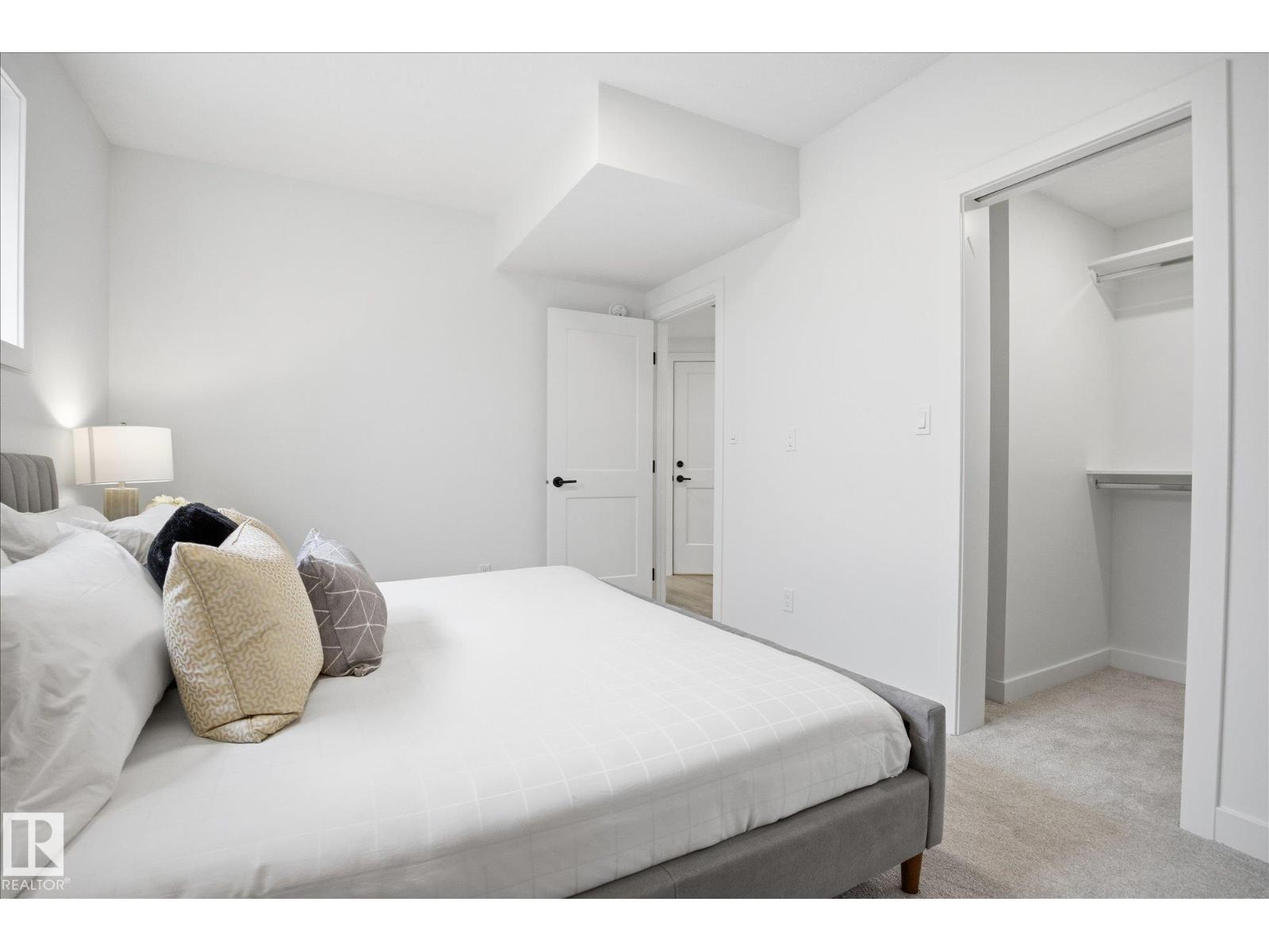 9703 68 AV NW - 36