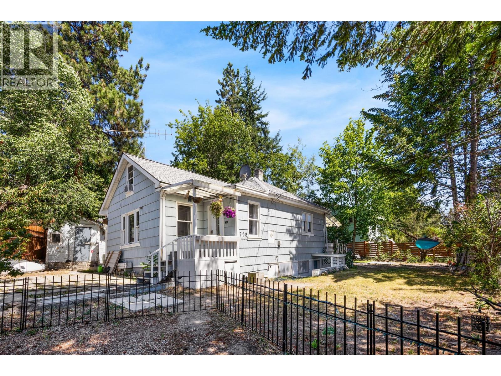 708 MOSLEY Place - 1