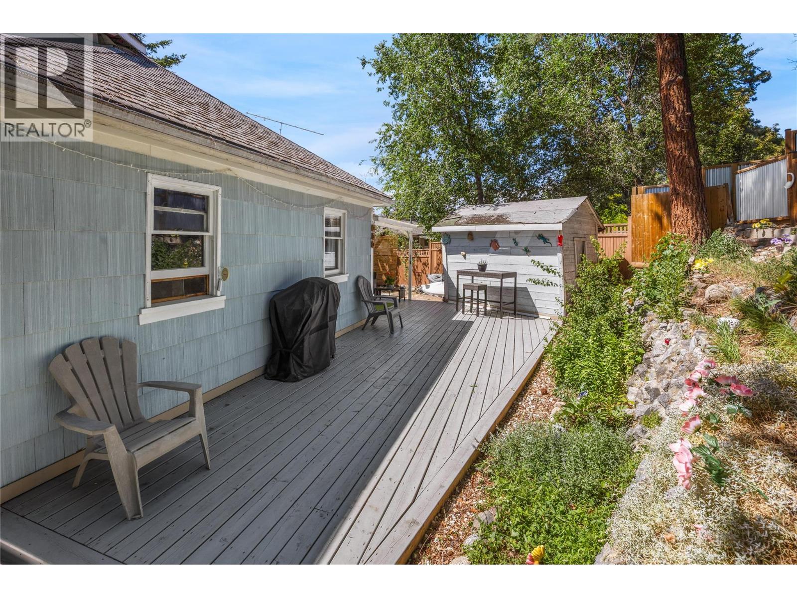708 MOSLEY Place - 25