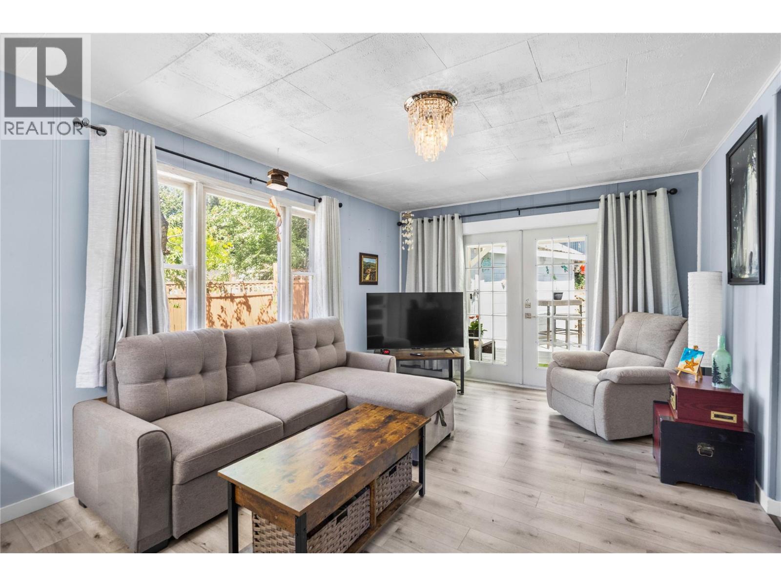 708 MOSLEY Place - 2