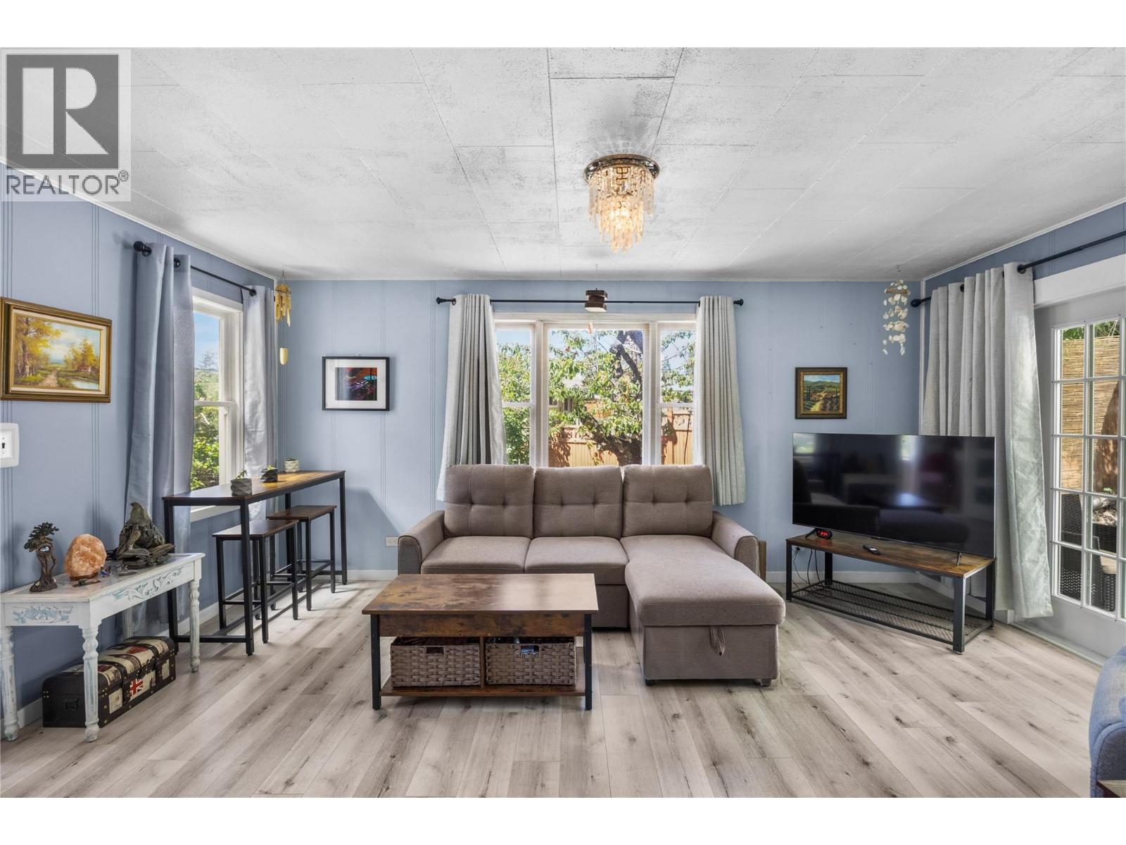 708 MOSLEY Place - 3