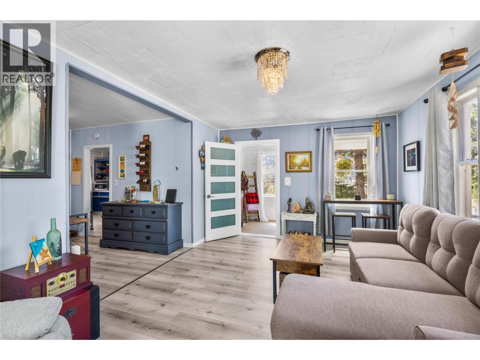 708 MOSLEY Place - 4