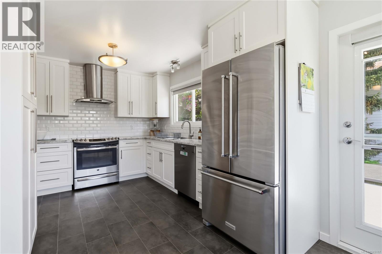 1909 Ferndale Rd - 5