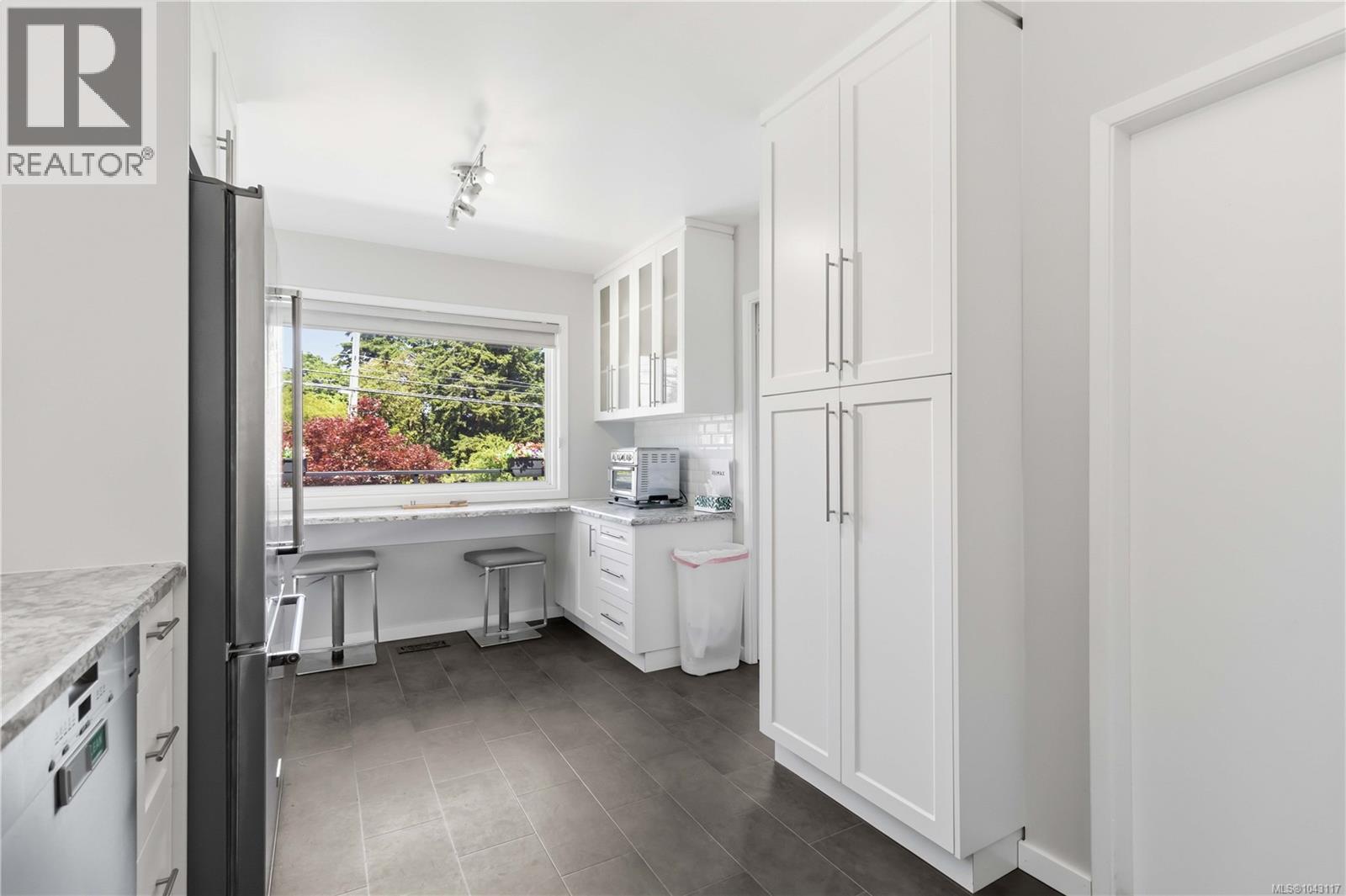 1909 Ferndale Rd - 7