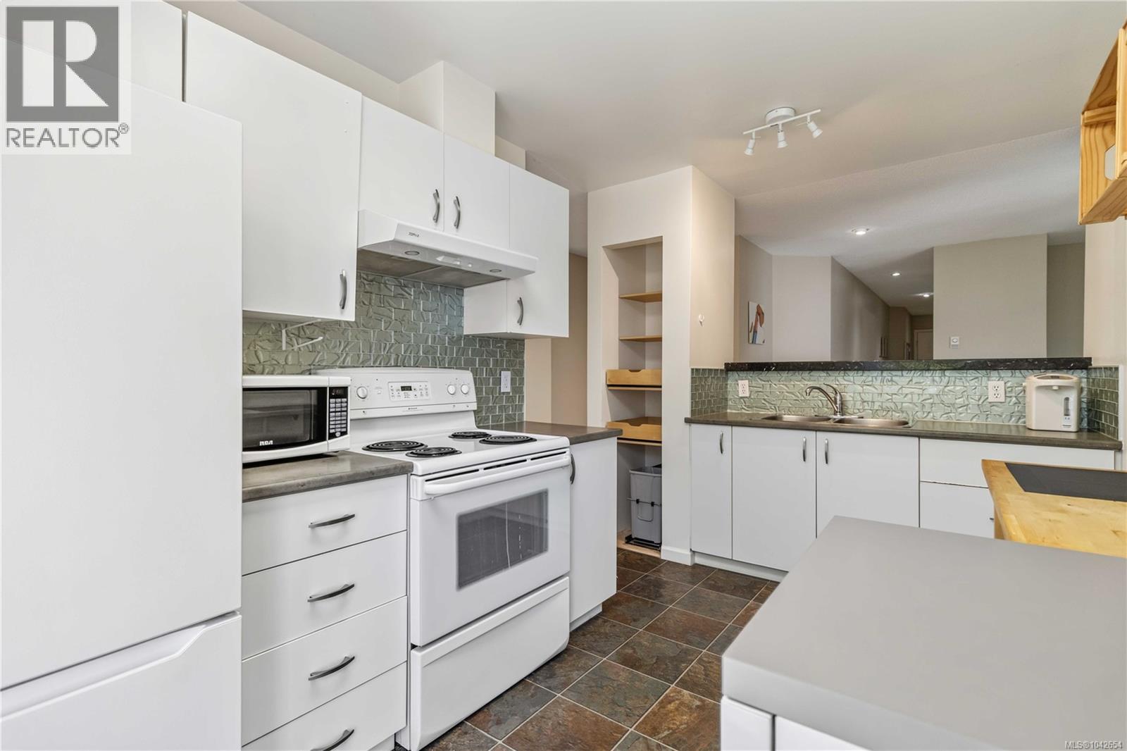 311 1201 Hillside Avenue, Victoria