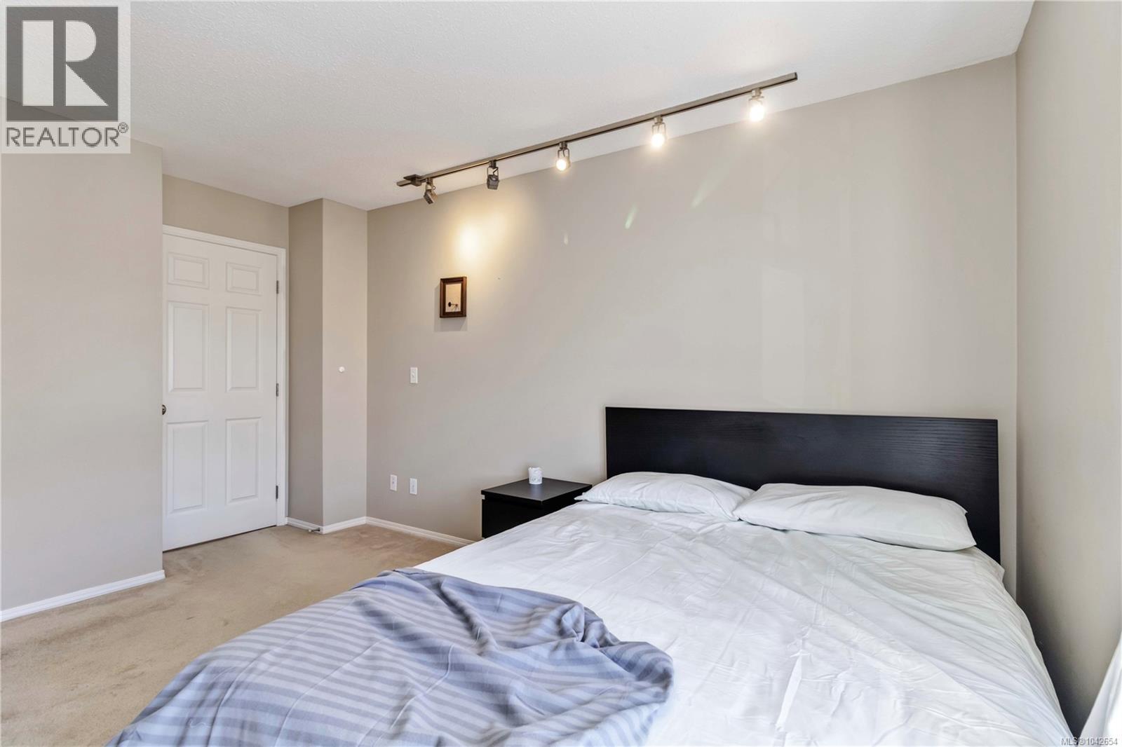 311 1201 Hillside Avenue, Victoria