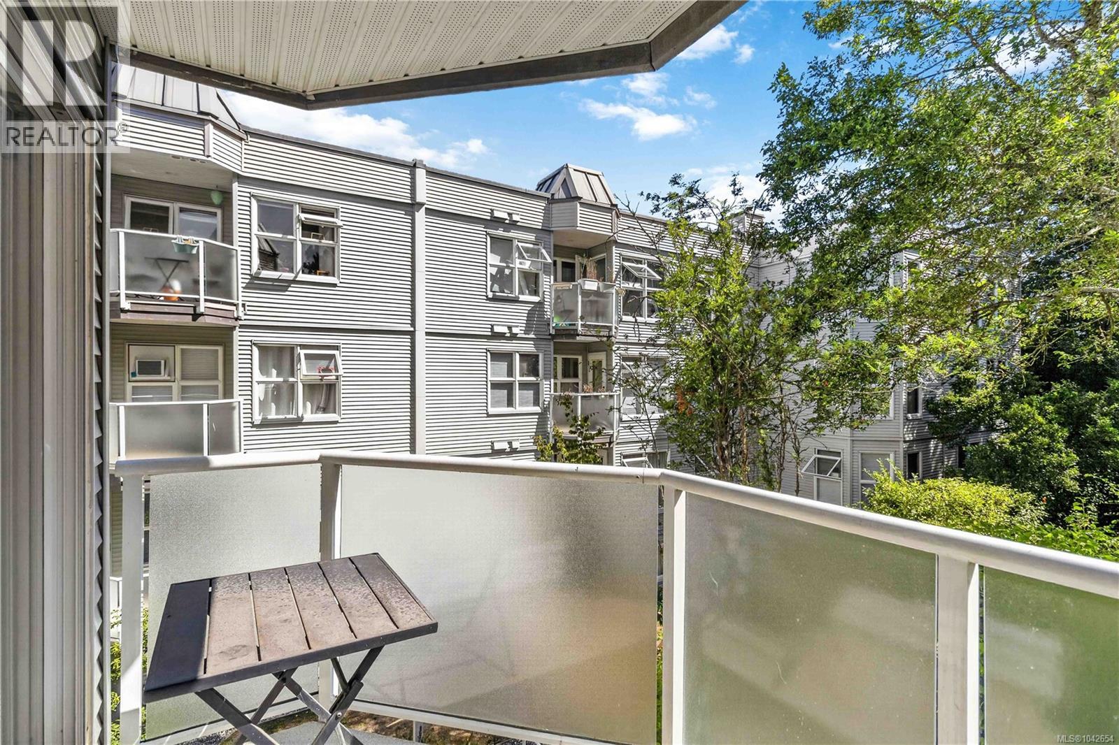 311 1201 Hillside Avenue, Victoria