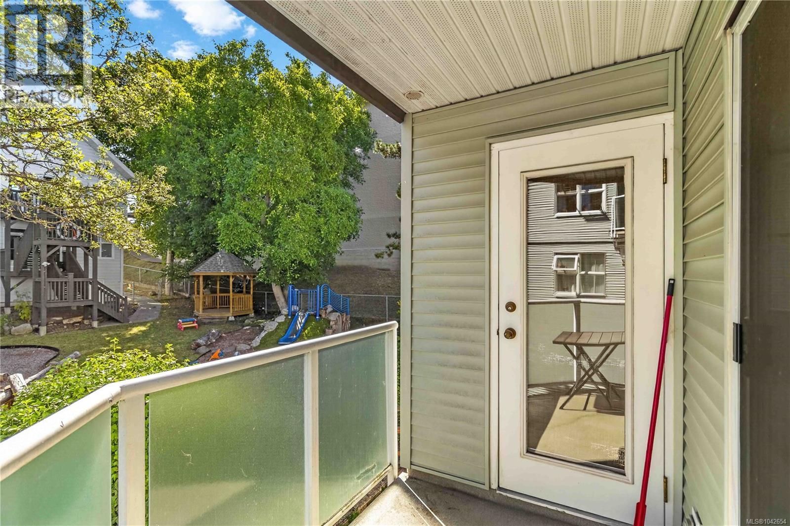 311 1201 Hillside Avenue, Victoria