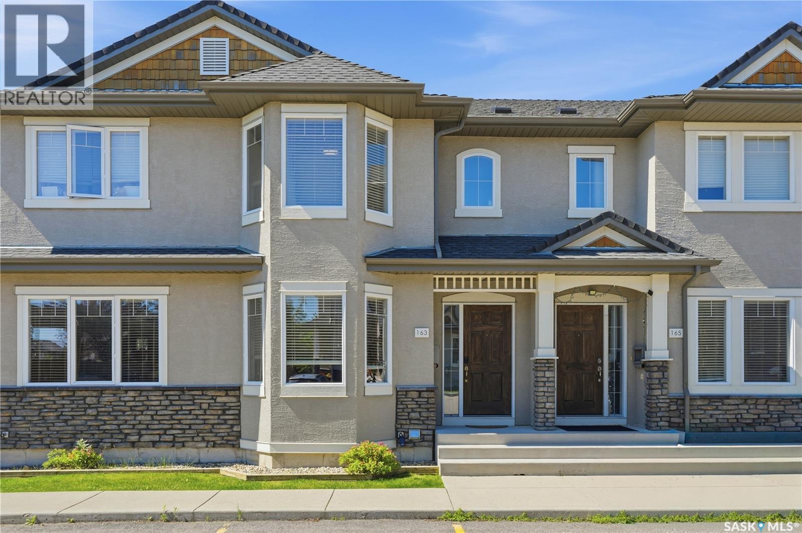 #163 135 Ashworth CRESCENT - 1