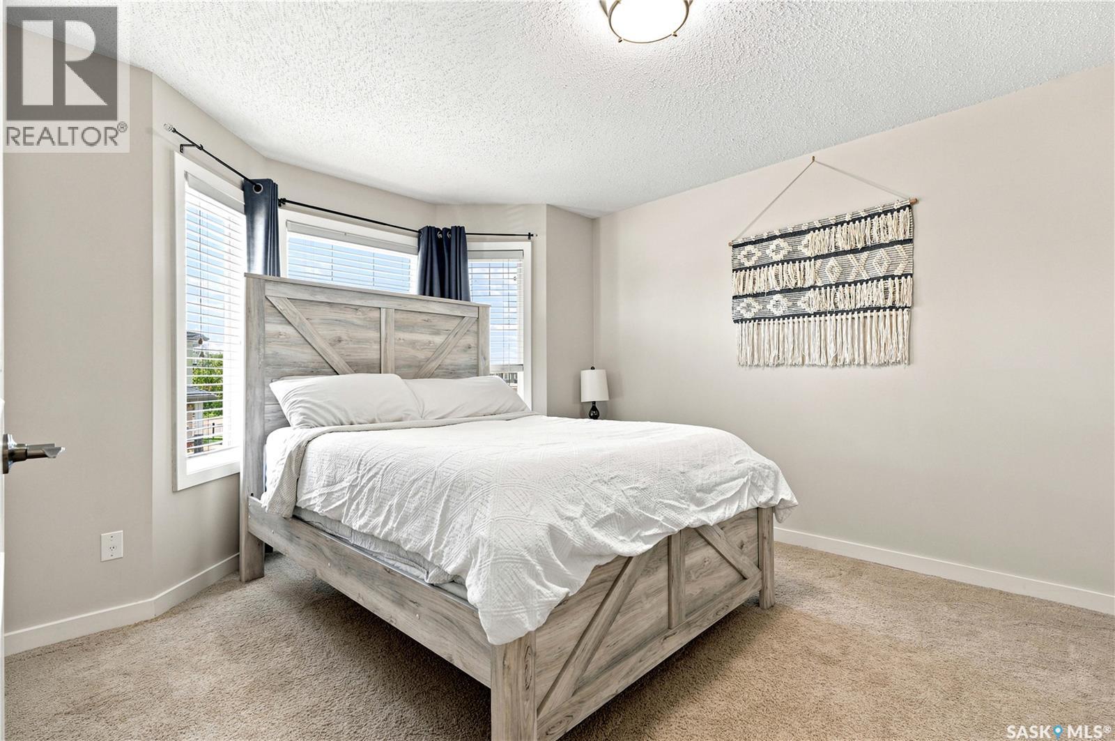 #163 135 Ashworth CRESCENT - 24