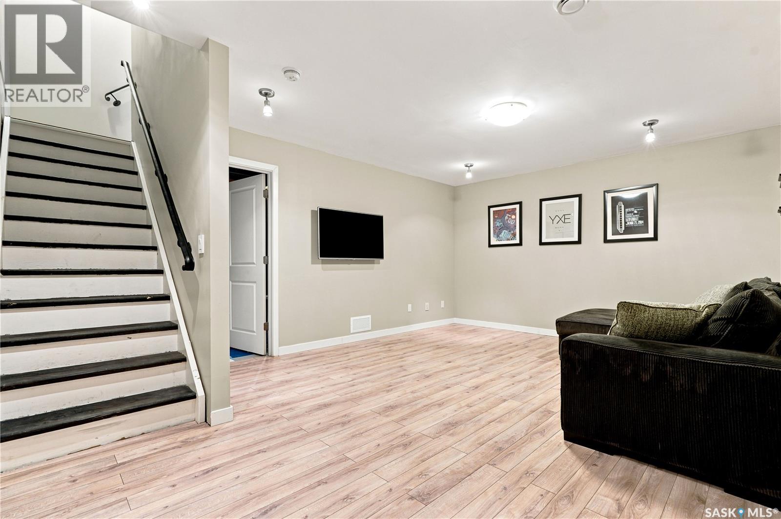 #163 135 Ashworth CRESCENT - 28
