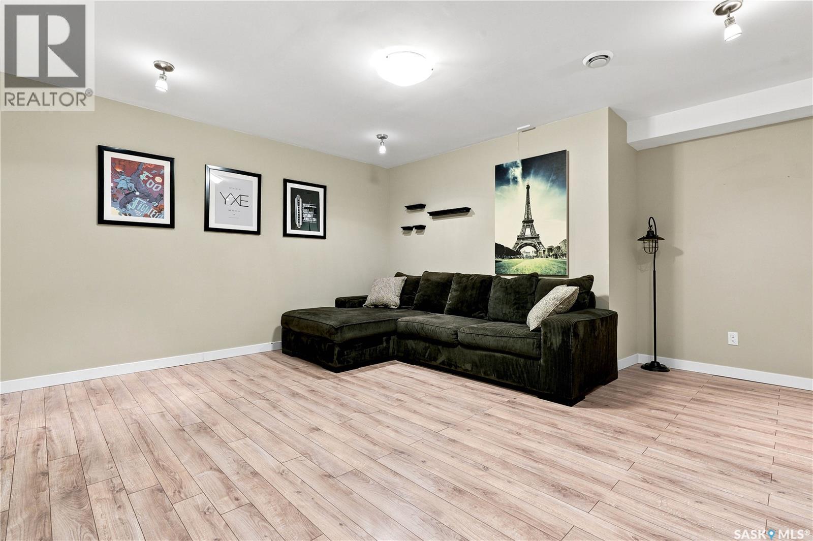 #163 135 Ashworth CRESCENT - 29