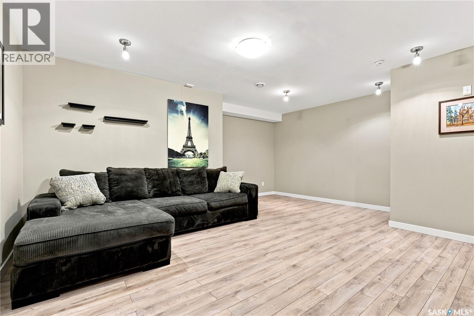 #163 135 Ashworth CRESCENT - 30