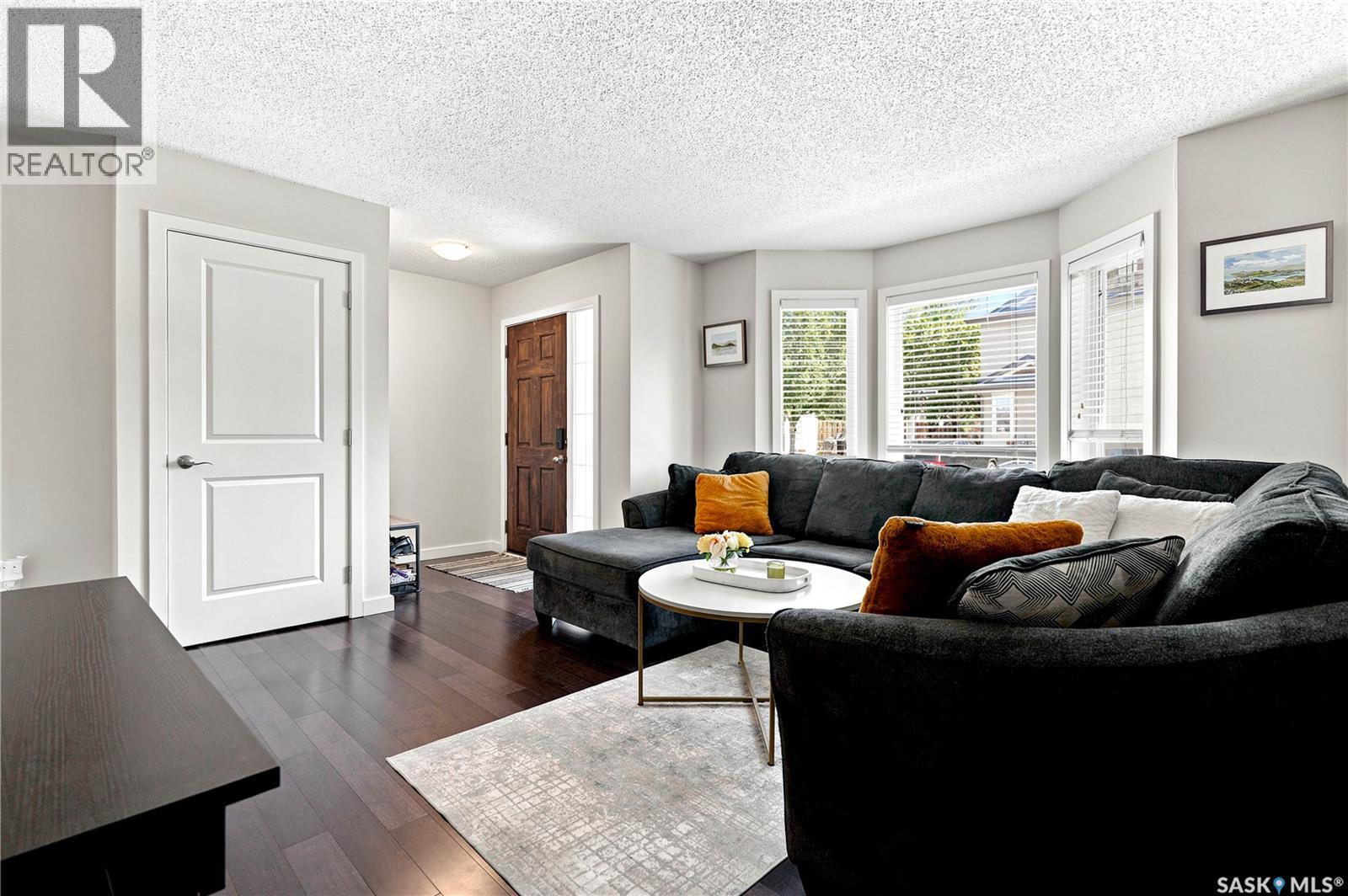 #163 135 Ashworth CRESCENT - 5