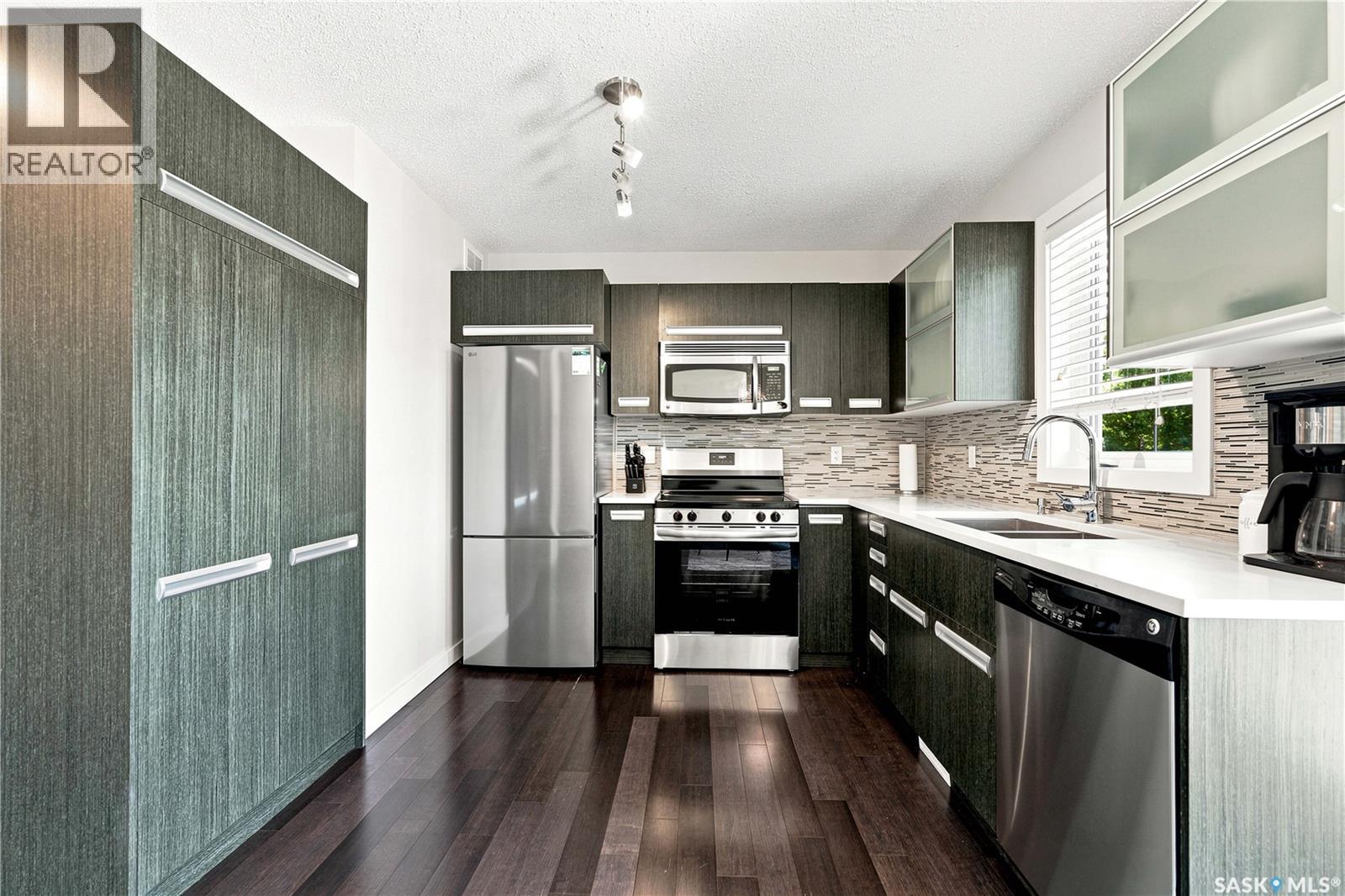 #163 135 Ashworth CRESCENT - 8