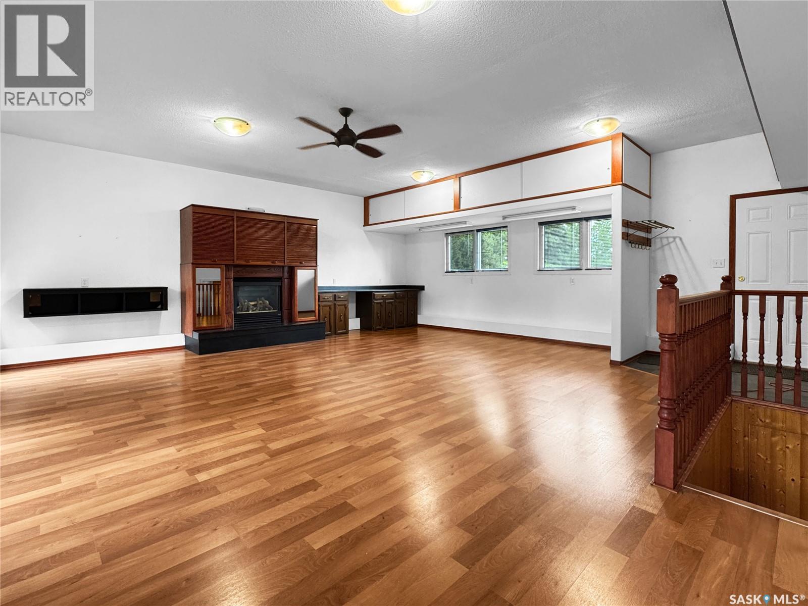 207 3rd AVENUE E - 12