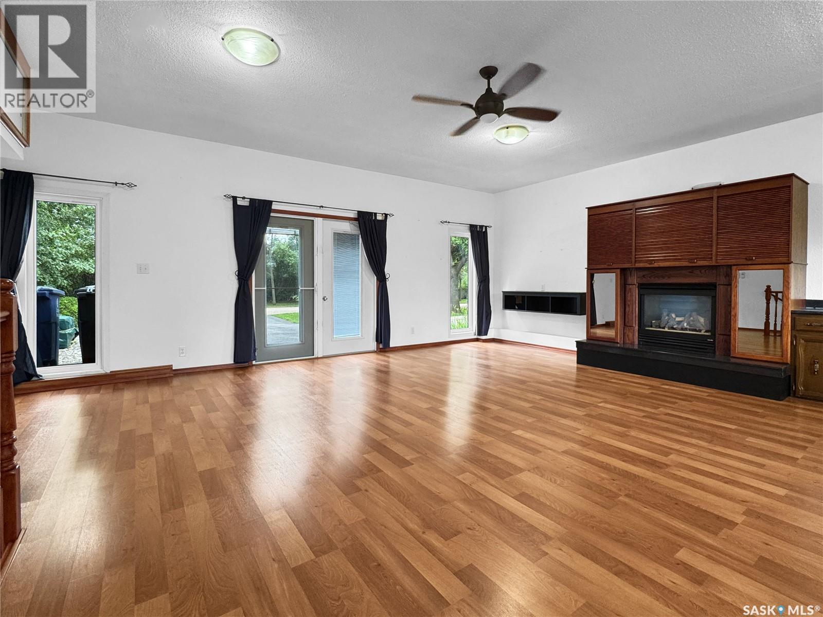 207 3rd AVENUE E - 13