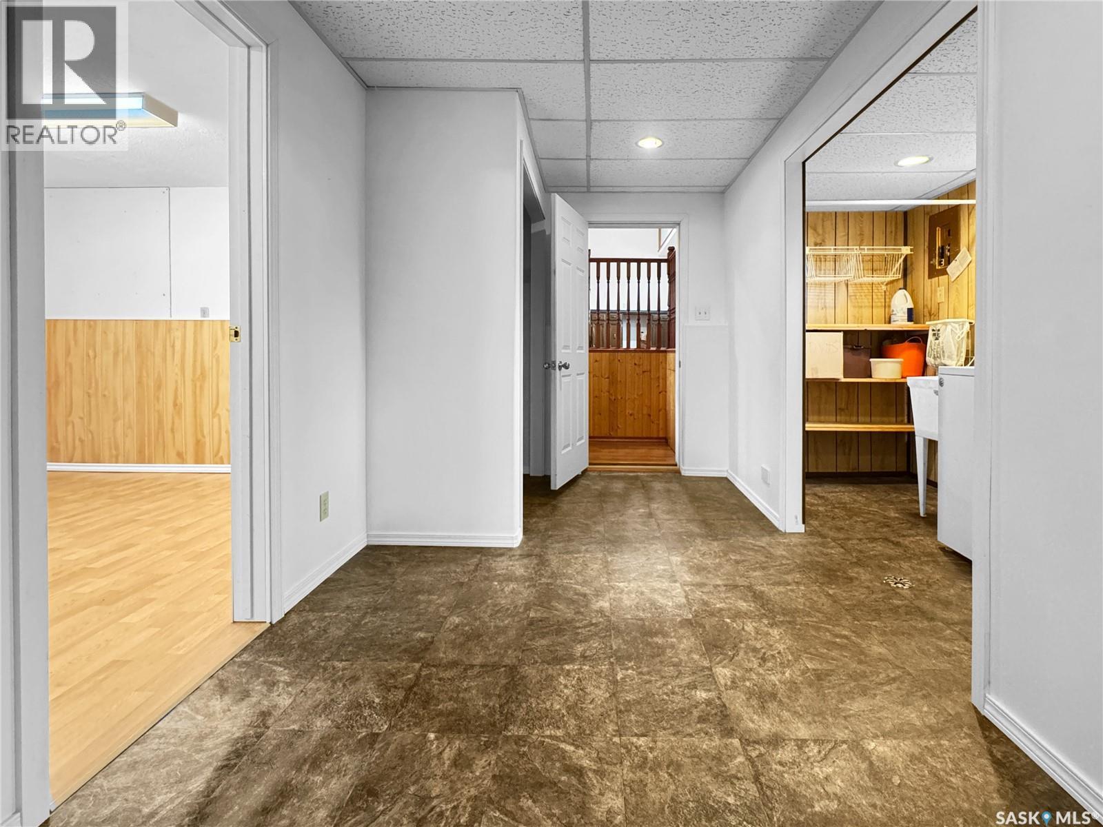 207 3rd AVENUE E - 16