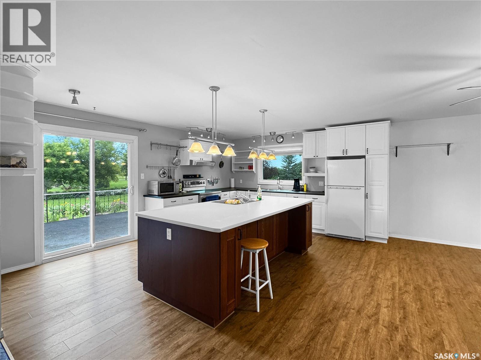 207 3rd AVENUE E - 5