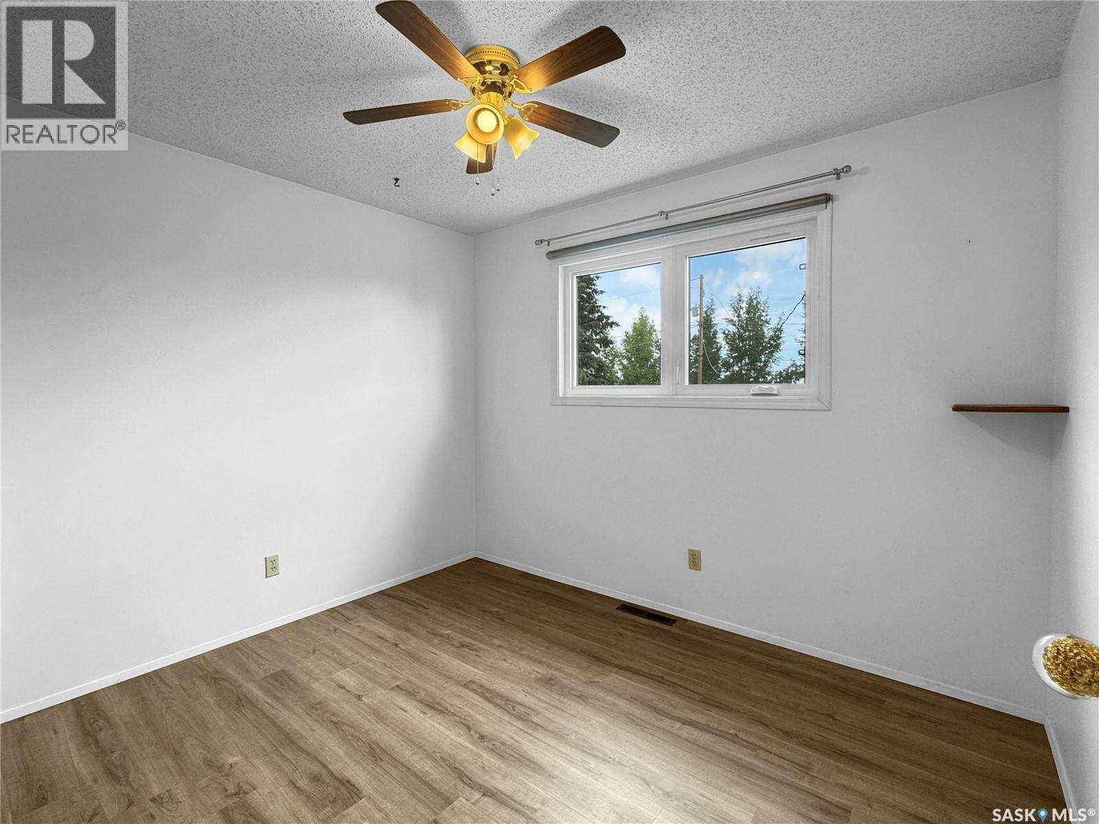 207 3rd AVENUE E - 9