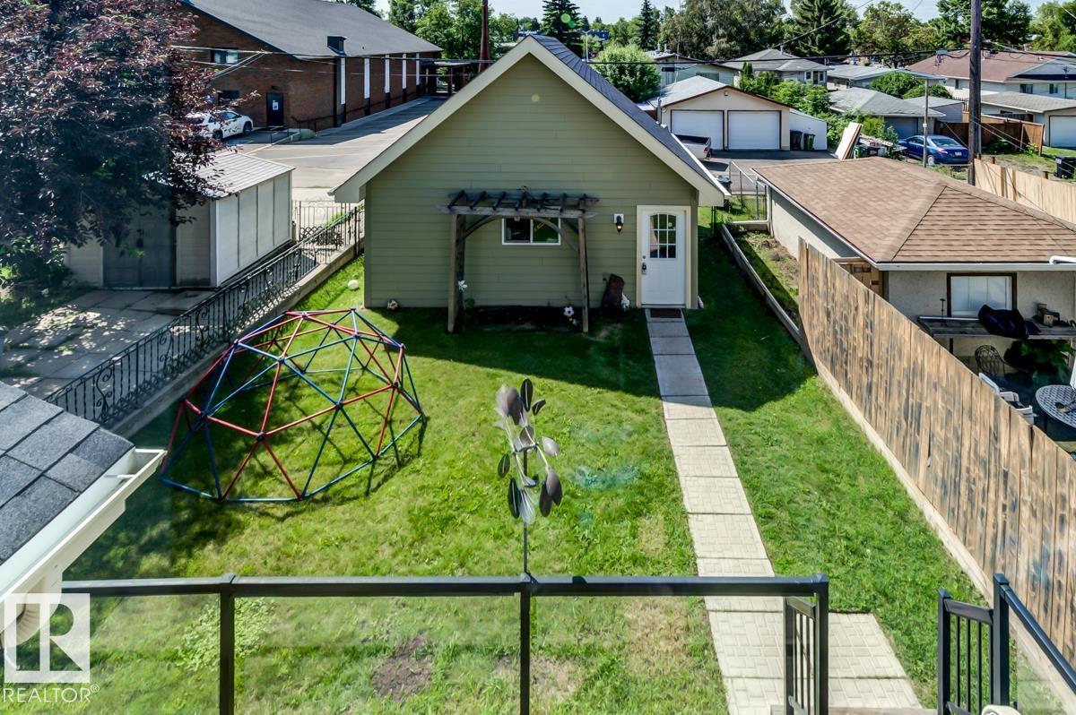 8935 84 AV NW - 29