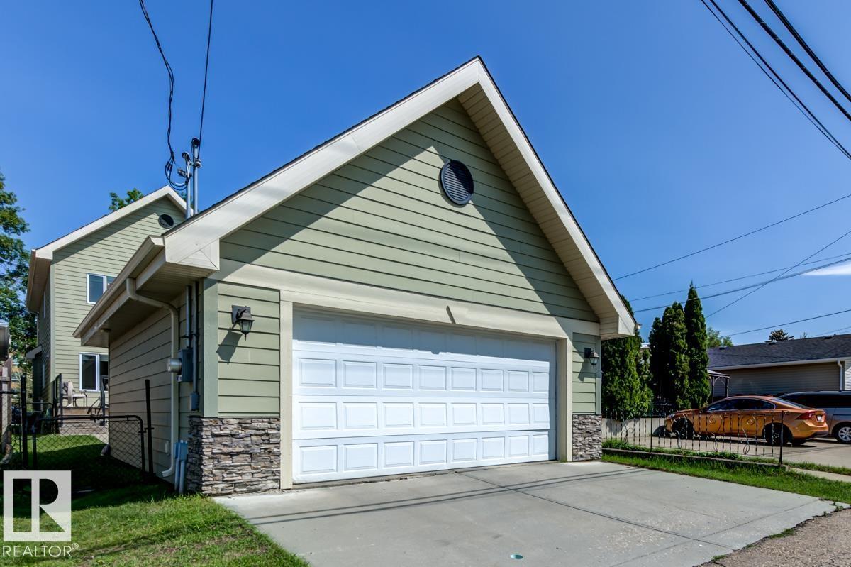 8935 84 AV NW - 56