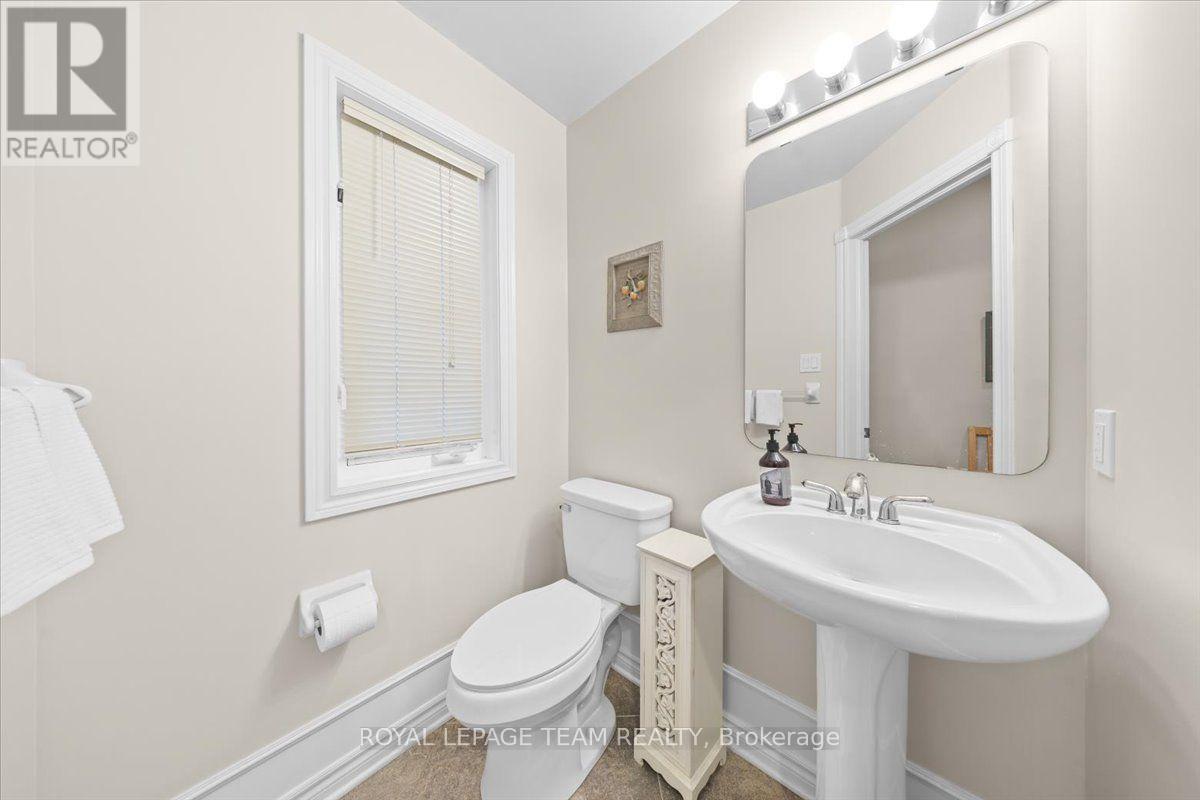 40 SADDLESMITH CIRCLE, Ottawa. Luxury613. By Peter Sagos - Image 18