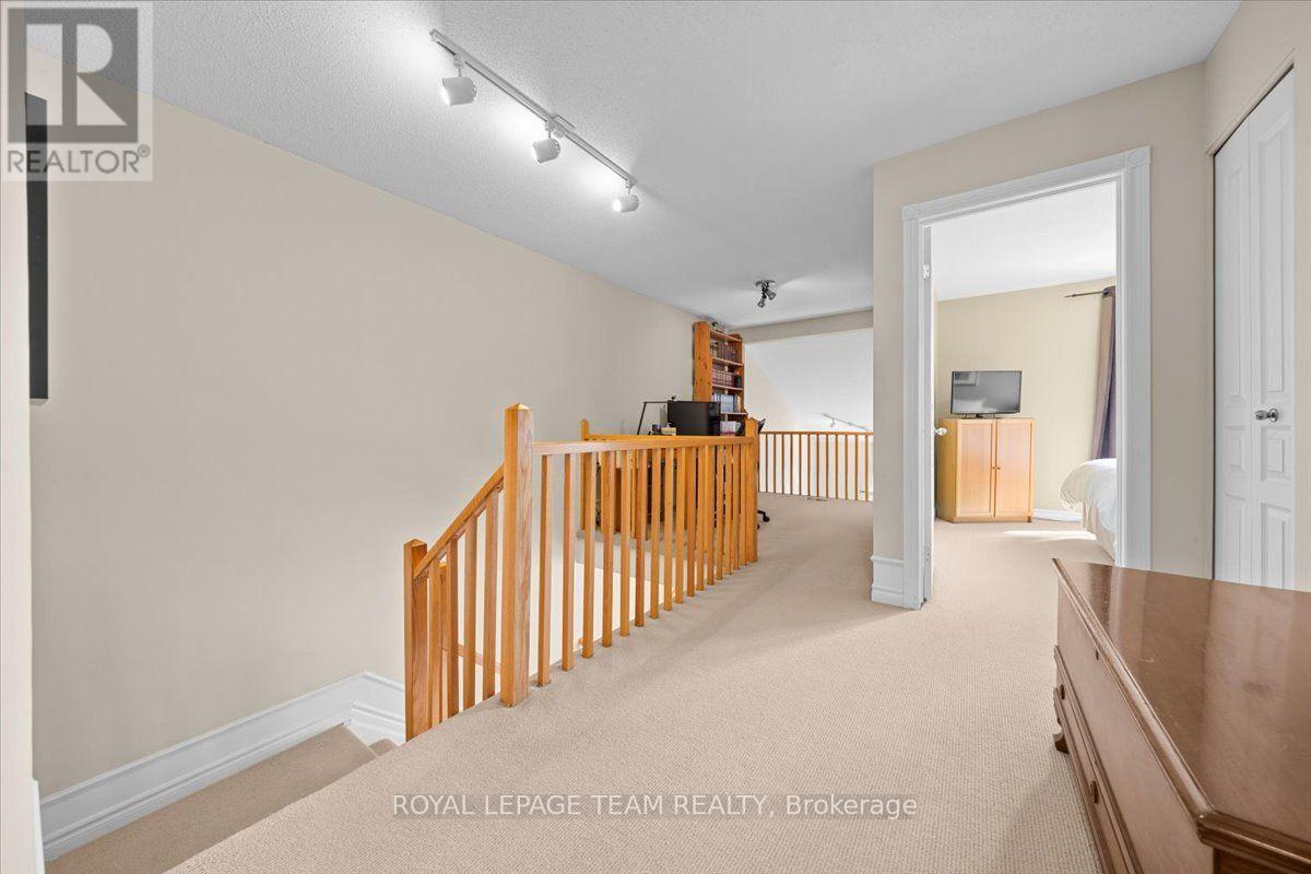 40 SADDLESMITH CIRCLE, Ottawa. Luxury613. By Peter Sagos - Image 19