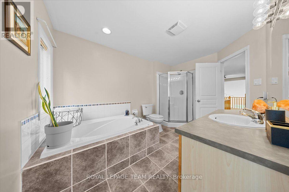 40 SADDLESMITH CIRCLE, Ottawa. Luxury613. By Peter Sagos - Image 24